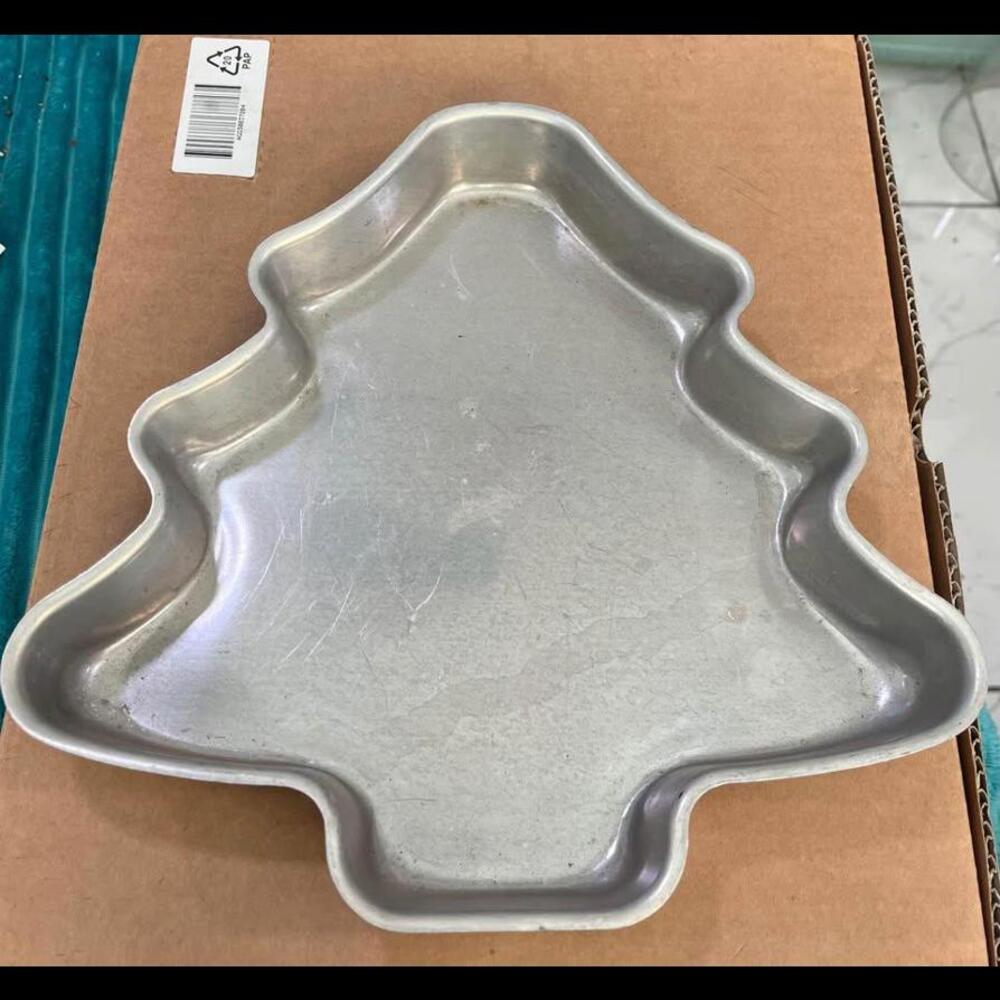 Vintage Mirro 190M Made in USA 13” Tree Cake Pan